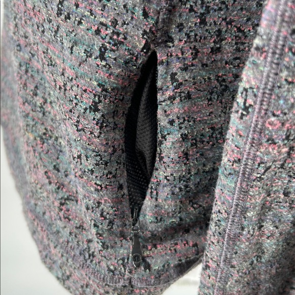 Lululemon Size 6 Heathered Gray Long Sleeve Thumbhole Zip Pocket Top - Picture 7 of 12